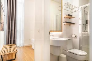 Ένα μπάνιο στο Apartment with balcony in the heart of Malaga by REMS