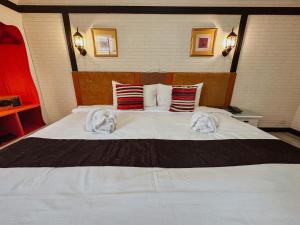 Un pat sau paturi într-o cameră la Hotel De Khuvieng