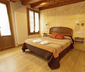 Cama o camas de una habitación en Hostal Orialde