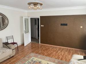 TV a/nebo společenská místnost v ubytování Apartmen in Mudanya