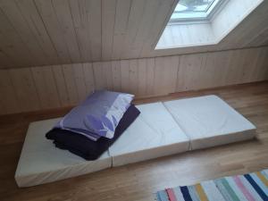 Postel nebo postele na pokoji v ubytování Hiiemäe Puhkemaja