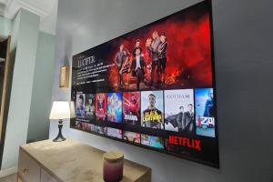 TV a/nebo společenská místnost v ubytování Captain's Residence