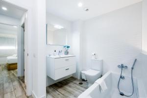 Kúpeľňa v ubytovaní 1 9 Tesoro Galeon Spa y Gym