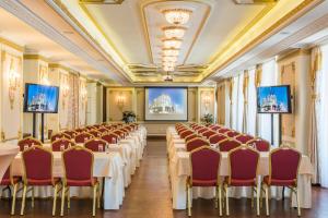 TV i/ili multimedijalni sistem u objektu Hotel Moskva