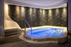 Bazén v ubytování Hotel Moskva nebo v jeho okolí