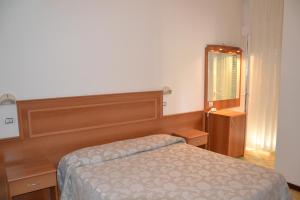 A bed or beds in a room at Hotel Ariston