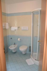 A bathroom at Hotel Ariston
