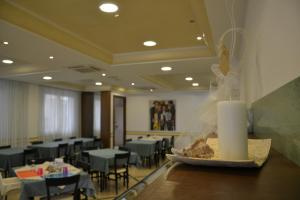 A seating area at Hotel Ariston