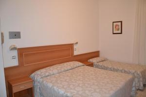 A bed or beds in a room at Hotel Ariston