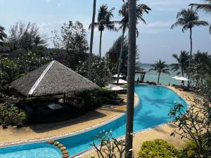 Der Swimmingpool an oder in der Nähe von Green Papaya Beach Resort, Koh Phangan