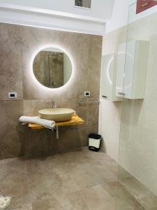 a bathroom with a sink and a mirror at prima lux in Leverano