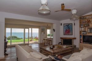 Fotografie z fotogalerie ubytování Beachfront best views villa in Punta Paloma, Tarifa v destinaci Tarifa