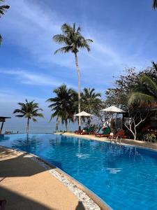 Der Swimmingpool an oder in der Nähe von Green Papaya Beach Resort, Koh Phangan