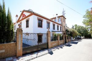 Fotografie z fotogalerie ubytování Casa con Piscina, barbacoa y jardín para 20 personas v destinaci Granada