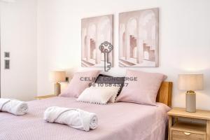 Posteľ alebo postele v izbe v ubytovaní Villa avec piscine privée - Golf de St Tropez