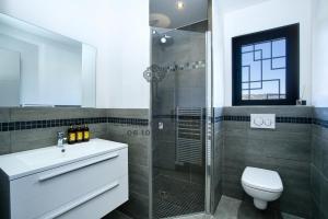 Kúpeľňa v ubytovaní Villa avec piscine privée - Golf de St Tropez