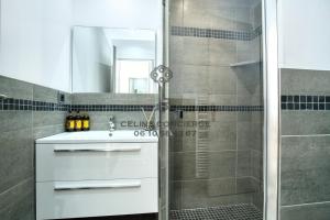 Kúpeľňa v ubytovaní Villa avec piscine privée - Golf de St Tropez
