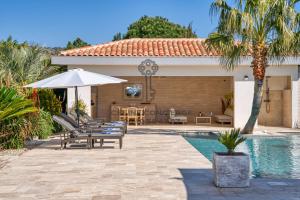 Bazén v ubytovaní Villa avec piscine privée - Golf de St Tropez alebo v jeho blízkosti