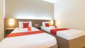 Postel nebo postele na pokoji v ubytování RedDoorz at V Plaza Hotel Manila