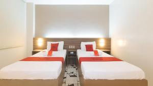 Postel nebo postele na pokoji v ubytování RedDoorz at V Plaza Hotel Manila