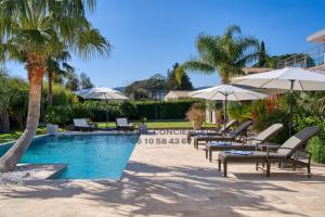 Bazén v ubytovaní Villa avec piscine privée - Golf de St Tropez alebo v jeho blízkosti