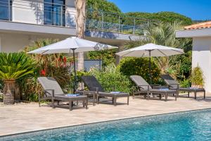 Bazén v ubytovaní Villa avec piscine privée - Golf de St Tropez alebo v jeho blízkosti