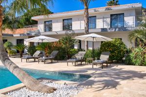 Bazén v ubytovaní Villa avec piscine privée - Golf de St Tropez alebo v jeho blízkosti