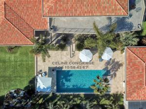 Bazén v ubytovaní Villa avec piscine privée - Golf de St Tropez alebo v jeho blízkosti