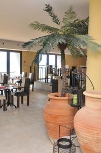 Příslušenství pro přípravu čaje a kávy v ubytování Hotel Torre Praia