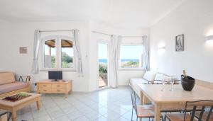 Gallery image of Calarossa Bay in Isola Rossa