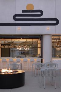 Restaurace v ubytování Drift Palm Springs, a Member of Design Hotels