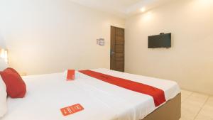 Postel nebo postele na pokoji v ubytování RedDoorz at V Plaza Hotel Manila