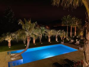 Bazén v ubytovaní Villa avec piscine privée - Golf de St Tropez alebo v jeho blízkosti