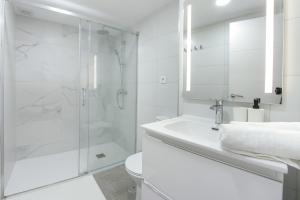 Koupelna v ubytování Amazing spacious 1 bedroom flat with Ocean view, 311, Ponderosa