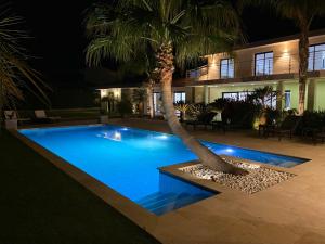 Bazén v ubytovaní Villa avec piscine privée - Golf de St Tropez alebo v jeho blízkosti