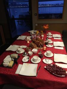 Essen auf dem Boot oder in der Nähe