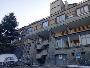 Το κτήριο όπου στεγάζεται  το διαμέρισμα