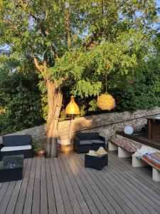 Vonkajšia záhrada v ubytovaní Chambre d'hôtes Les terrasses de Saint Clair