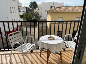 Balkón nebo terasa v ubytování Ap NURIMAR 1, centro de L'Escala con Aire Acondicionado FREE