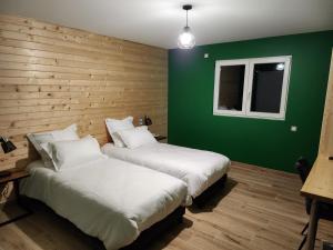 Posteľ alebo postele v izbe v ubytovaní Chambres Jura Sud