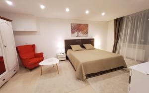 Ένα ή περισσότερα κρεβάτια σε δωμάτιο στο 3 Zimmer Wohnung - Keine Party Wohnung ! 6 Personen