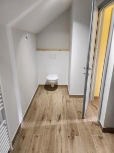 Koupelna v ubytování Chambres Jura Sud + 10 fotografií