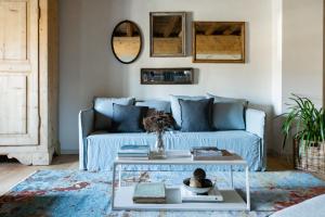 A seating area at Casa Perazzolo