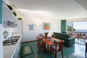 Μια τηλεόραση ή/και κέντρο ψυχαγωγίας στο Casa Gabry in Lone of Amalfi