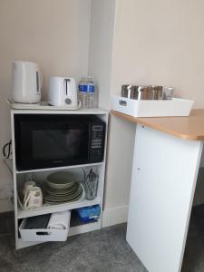 a microwave oven sitting on top of a counter at Sweet Dreams in Luton