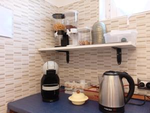 Příslušenství pro přípravu čaje a kávy v ubytování Bed and Breakfast Stefania