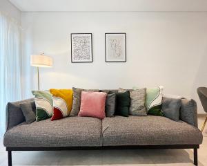 Posezení v ubytování Luxury One-Bedroom Apt at The Signature Near Airport