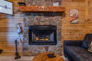 Fotografie z fotogalerie ubytování Lil' Treehouse Cabin v destinaci Ridgedale