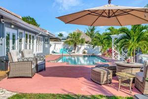 Πισίνα στο ή κοντά στο Casa by The Cove 3 bedroom 2 bath plus Office Intracoastal Front with Heated Pool and Spa