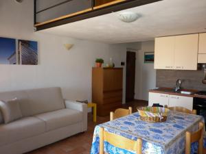 a living room with a table and a couch at Appartamenti Piombino Isola d'Elba in Rio Marina